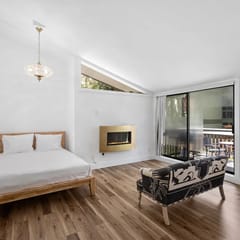 Studio 106: Hot Tub, Patio & Parking