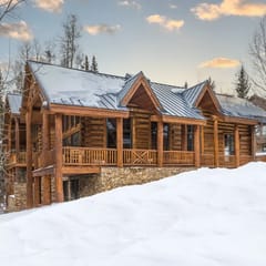 Double Cabins Chalet: Cozy Ski In/Out Cabin