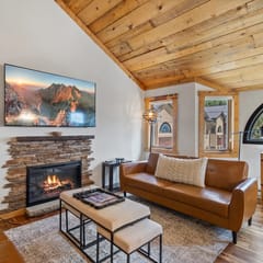 The Lion's Den: Base of chair 7 w/ hot tub and views!
