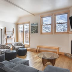 Livery Loft: Mountains on Main