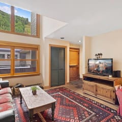 Pendleton Place: Vintage Ski IN/OUT