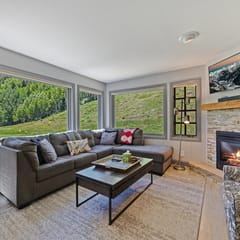 Ski Vista: TRUE Ski in/out with pool & hot tub!
