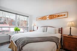 Bear Creek Boutique: ALL of Telluride steps away!