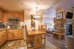 Mountain Lodge Retreat: Ski IN/OUT