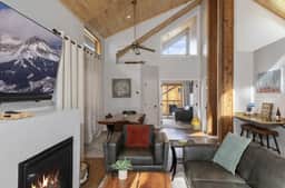 Spring Creek Retreat: 4 bd/3bth at quiet base of ski area