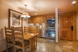 Quiet Creekside Retreat: Ski in/out w/ hot tub