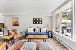 The Valley Vista: Top floor unit w/ views & hot tub