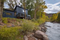 Casita Rio: Private Riverside Retreat w/ Hot Tub