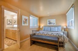 Ballard Boutique: Sunny & Spacious w/ hot tub!