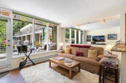 Parkside Place: 1 bdrm w/ hot tub & epic views!