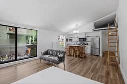 Studio 106: Hot Tub, Patio & Parking