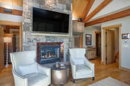 Ultimate Mountain Retreat: Fireplace, Hot Tub, Views!