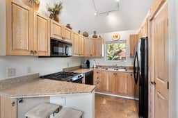 Double Diamond 9: Ski in/out, hot tub, fireplace, views!
