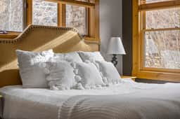 Ski Side Retreat: Soak, Ski, Sip
