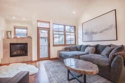 Owl Meadows: Luxe Design & Space