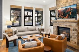 Alpine Meadows Victorian Getaway: 3 bed/4 bath