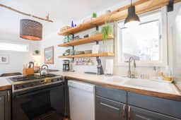 Pac. Street Style: In-Town 1bdrm