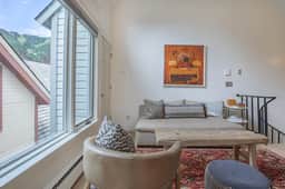 Downtown Dahl Haus: 2 bed/2 bath