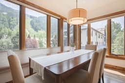 Slopeside: Steps to skiing w/ hot tub & fireplace!