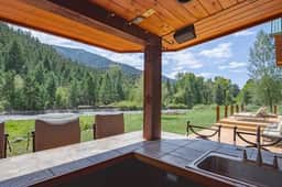 Riverside Retreat with Hot Tub