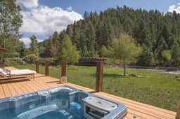 Riverside Retreat with Hot Tub