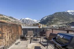 Livery Loft: Mountains on Main