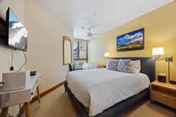 Palmyra Place: Ski IN/OUT