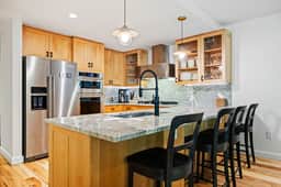 The Ice House: Luxury & Location w/ pool & hot tub