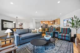 The Ice House: Luxury & Location w/ pool & hot tub