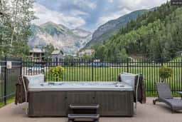 SKI LINE: Luxury & Location at base of Lift 7