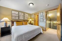 Cozy, Central 3BR Gem: Hot Tub + Fireplace