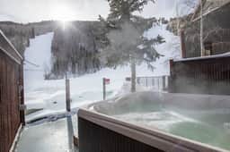 Diamond Point: Ski IN/OUT Boutique Basecamp