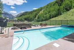 Ski Vista: TRUE Ski in/out with pool & hot tub!