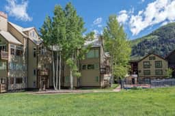 Ski Vista: TRUE Ski in/out with pool & hot tub!