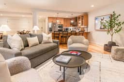 The Ice House: Luxury & Location w/ pool & hot tub