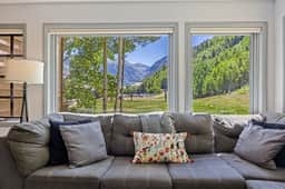 Ski Vista: TRUE Ski in/out with pool & hot tub!