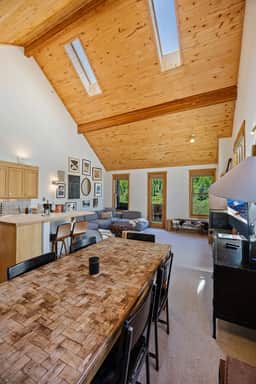 Spruce View: Big & Bright Downtown Telluride!