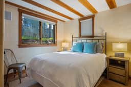 Telluride Gem: Ski-In Condo with Mountain Views!
