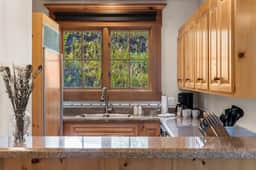 Log Cabin Getaway, 3BR/3BA, Fireplace/Deck/Central - Image 4