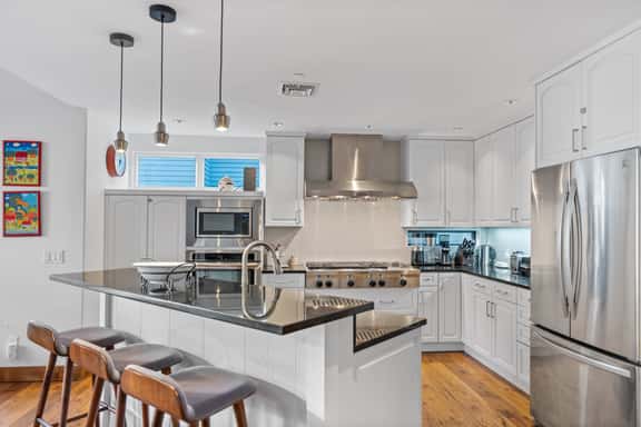 Alpine Artistic: Bright & Modern - Image 1