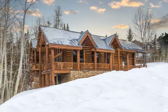 Double Cabins Chalet: Cozy Ski In/Out Cabin - Image 1