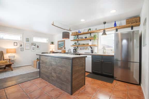 Pac. Street Style: In-Town 1bdrm - Image 1