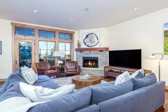 Lost Creek Lane: Soak, Ski, Solitude! - Image 1