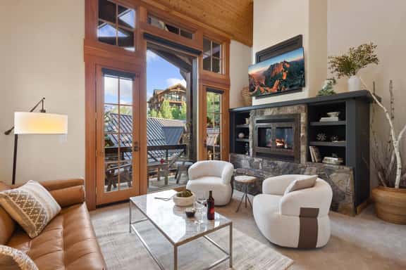 Log Cabin Getaway, 3BR/3BA, Fireplace/Deck/Central - Image 1