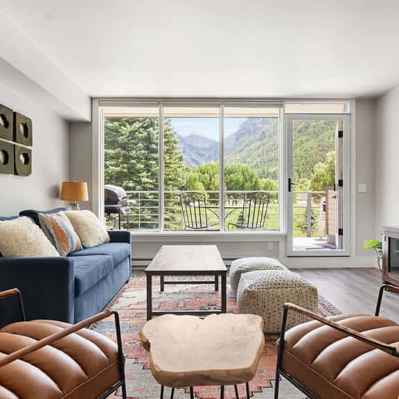 The Valley Vista: Top floor unit w/ views & hot tub - Image 1