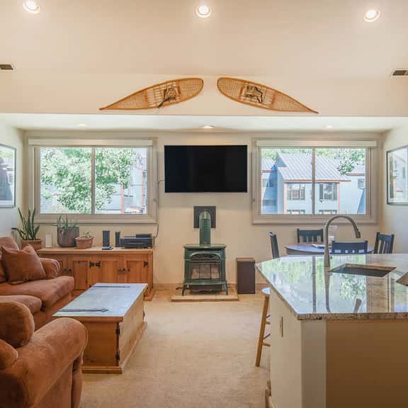 Ballard Boutique: Sunny & Spacious w/ hot tub! - Image 1