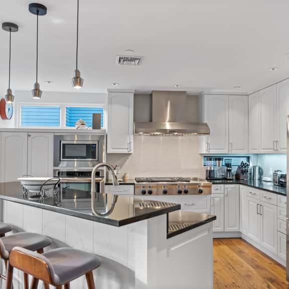 Alpine Artistic: Bright & Modern - Image 1