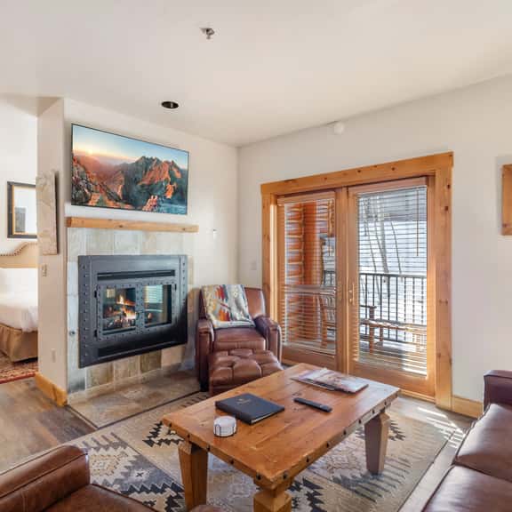 Lodge Life: Deluxe Ski IN/OUT studio w/ fireplace! - Image 1