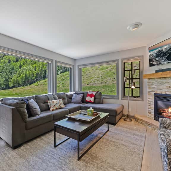 Ski Vista: TRUE Ski in/out with pool & hot tub! - Image 1