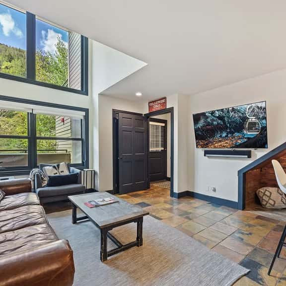 Base Camp Boutique: Ski-In/Out, Hot Tub, In Town - Image 1